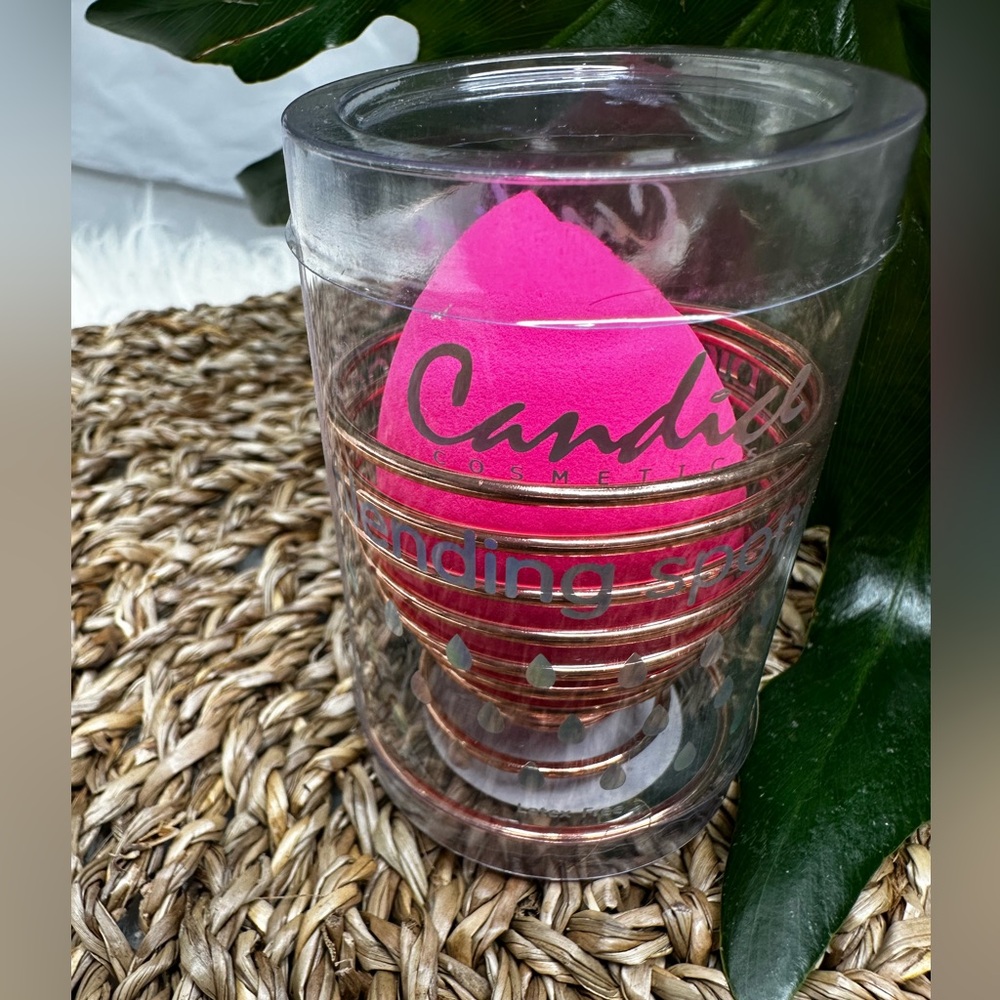 Candie's Vibrant Pink Beauty Blender with Elegant Gold Stand. NEW